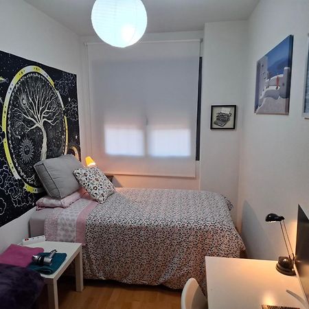 Habitaciones Individuales Wifi Tv Microondas Cerca Del Aeropuerto Madrid Habitacion Grande Wc Privado O Habitacion Pequena Wc Compartido Muy Tranquilas Bien Comunicadas Tren Metro Bus Facil Aparcamiento San Sebastian De Los Reyes Luaran gambar