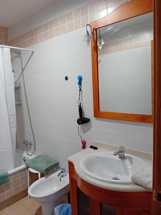 Habitaciones Individuales Wifi Tv Microondas Cerca Del Aeropuerto Madrid Habitacion Grande Wc Privado O Habitacion Pequena Wc Compartido Muy Tranquilas Bien Comunicadas Tren Metro Bus Facil Aparcamiento San Sebastian De Los Reyes Luaran gambar