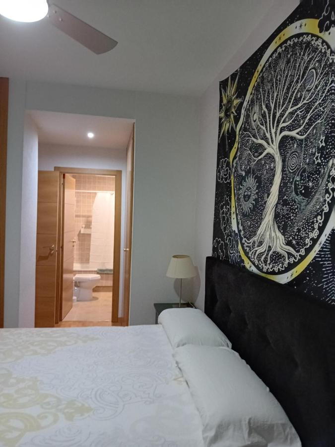 Habitaciones Individuales Wifi Tv Microondas Cerca Del Aeropuerto Madrid Habitacion Grande Wc Privado O Habitacion Pequena Wc Compartido Muy Tranquilas Bien Comunicadas Tren Metro Bus Facil Aparcamiento San Sebastian De Los Reyes Luaran gambar