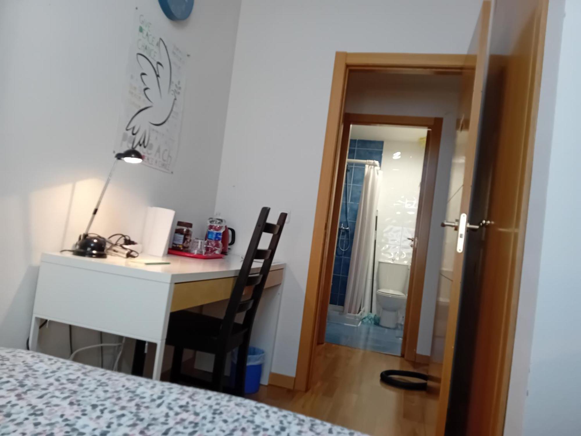 Habitaciones Individuales Wifi Tv Microondas Cerca Del Aeropuerto Madrid Habitacion Grande Wc Privado O Habitacion Pequena Wc Compartido Muy Tranquilas Bien Comunicadas Tren Metro Bus Facil Aparcamiento San Sebastian De Los Reyes Luaran gambar