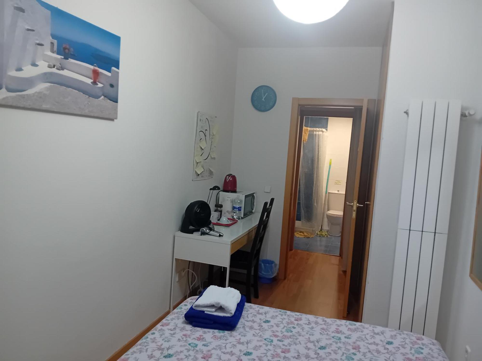 Habitaciones Individuales Wifi Tv Microondas Cerca Del Aeropuerto Madrid Habitacion Grande Wc Privado O Habitacion Pequena Wc Compartido Muy Tranquilas Bien Comunicadas Tren Metro Bus Facil Aparcamiento San Sebastian De Los Reyes Luaran gambar