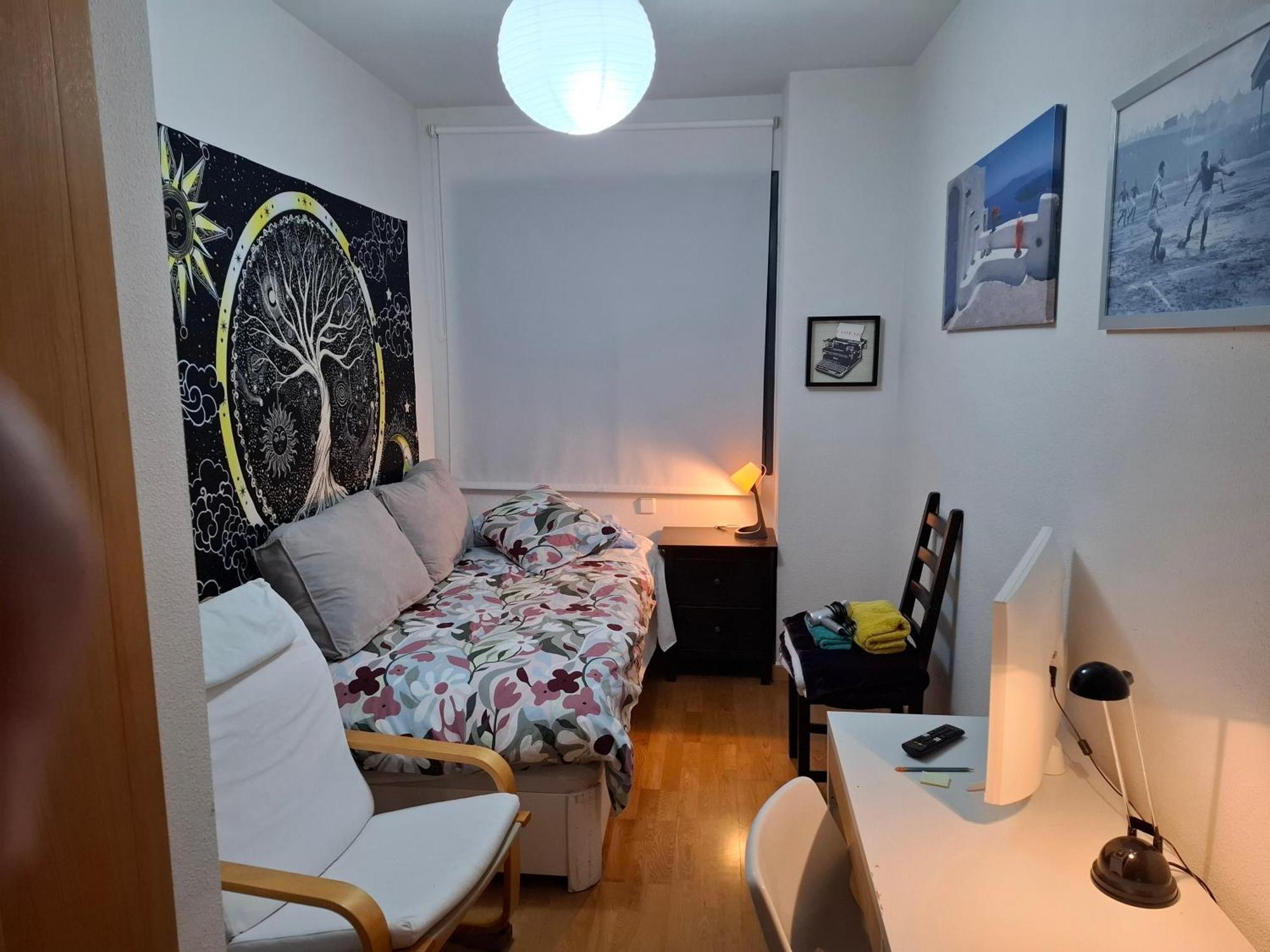 Habitaciones Individuales Wifi Tv Microondas Cerca Del Aeropuerto Madrid Habitacion Grande Wc Privado O Habitacion Pequena Wc Compartido Muy Tranquilas Bien Comunicadas Tren Metro Bus Facil Aparcamiento San Sebastian De Los Reyes Luaran gambar