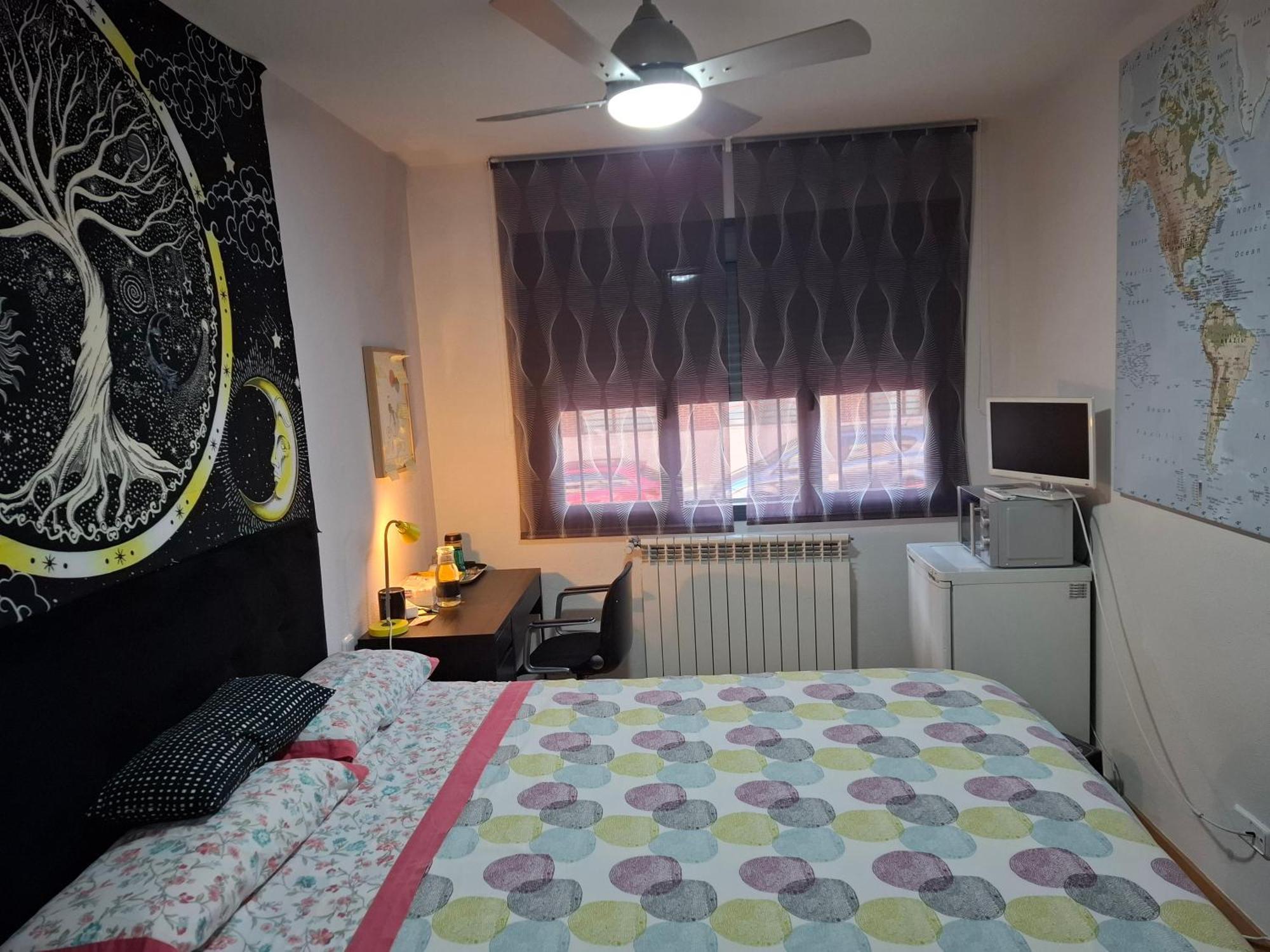 Habitaciones Individuales Wifi Tv Microondas Cerca Del Aeropuerto Madrid Habitacion Grande Wc Privado O Habitacion Pequena Wc Compartido Muy Tranquilas Bien Comunicadas Tren Metro Bus Facil Aparcamiento San Sebastian De Los Reyes Luaran gambar