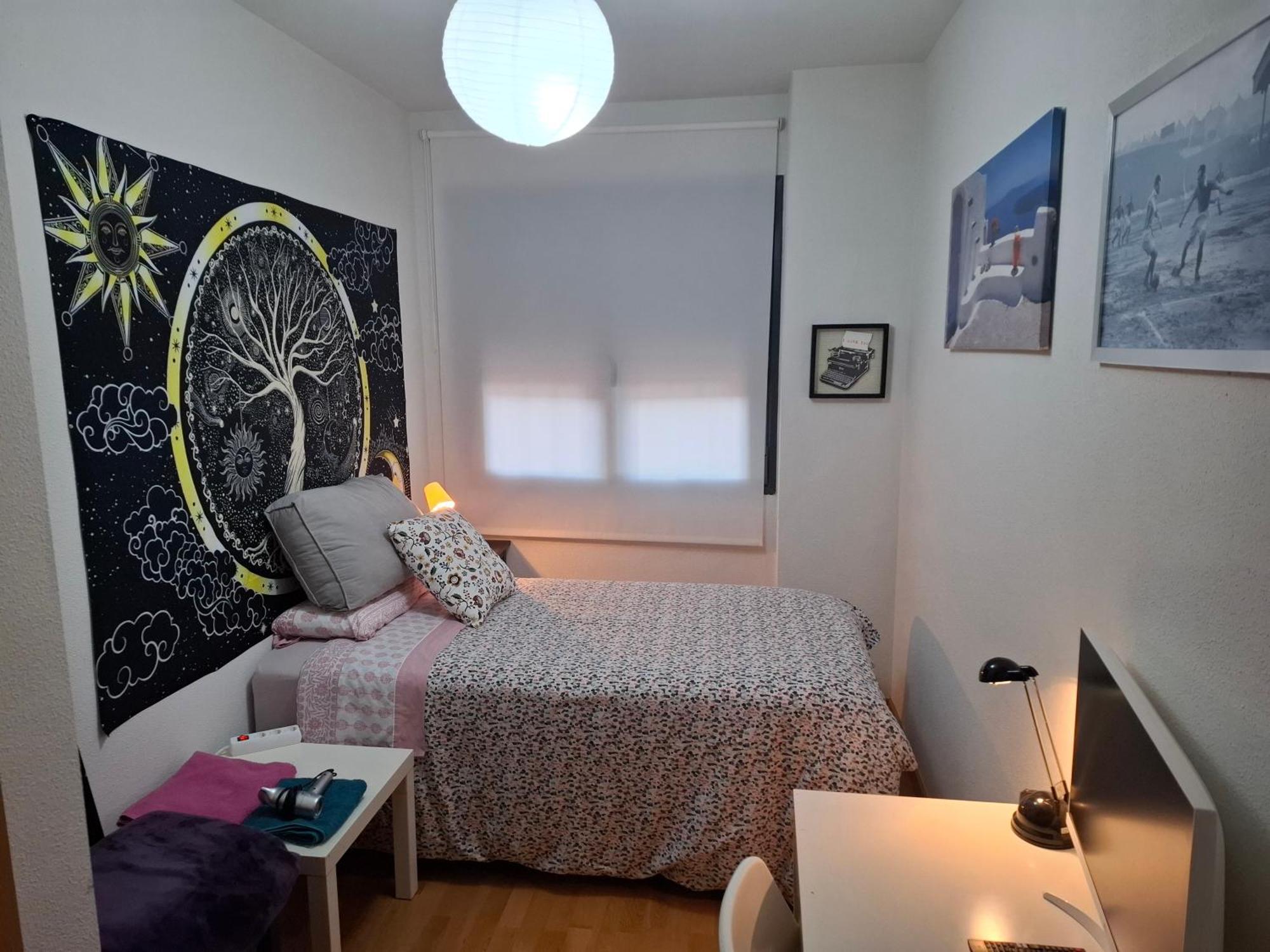 Habitaciones Individuales Wifi Tv Microondas Cerca Del Aeropuerto Madrid Habitacion Grande Wc Privado O Habitacion Pequena Wc Compartido Muy Tranquilas Bien Comunicadas Tren Metro Bus Facil Aparcamiento San Sebastian De Los Reyes Luaran gambar